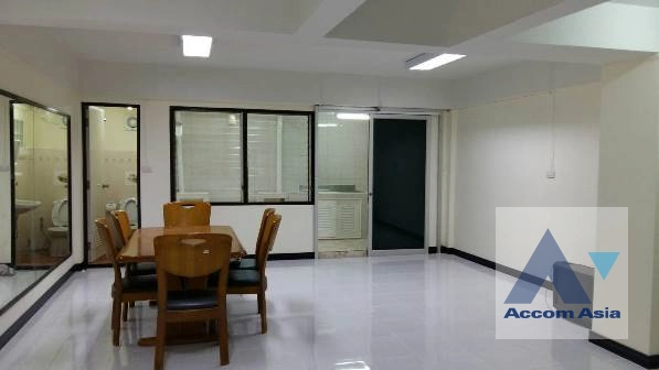  4 Bedrooms  House For Sale in Sukhumvit, Bangkok  near BTS Thong Lo (AA42043)