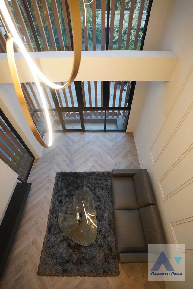 Pet friendly |  3 Bedrooms  Townhouse For Rent in Sukhumvit, Bangkok  near BTS Ekkamai (AA42044)