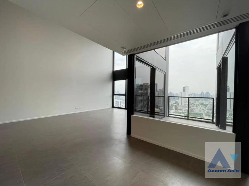  2 Bedrooms  Condominium For Rent in Silom, Bangkok  near BTS Surasak (AA42045)