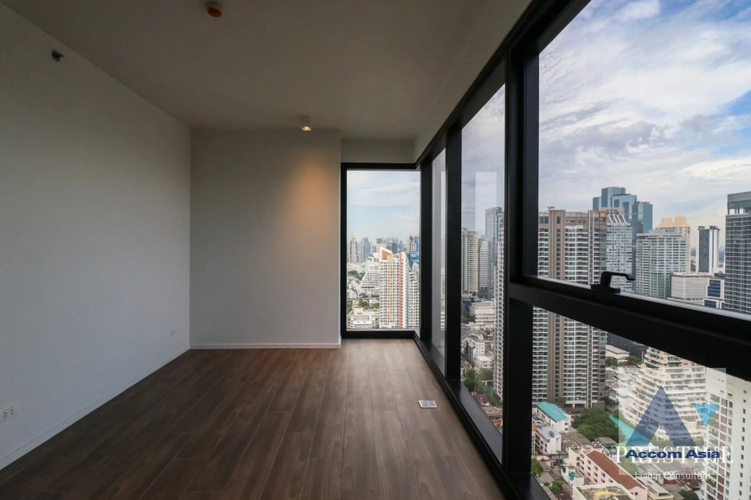  2 Bedrooms  Condominium For Rent in Silom, Bangkok  near BTS Surasak (AA42045)