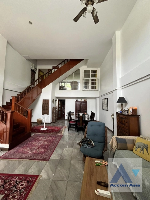 Home Office |  4 Bedrooms  Townhouse For Rent in Sathorn, Bangkok  near MRT Khlong Toei (AA42048)