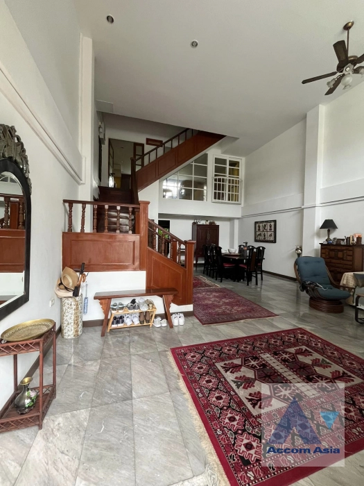 Home Office |  4 Bedrooms  Townhouse For Rent in Sathorn, Bangkok  near MRT Khlong Toei (AA42048)