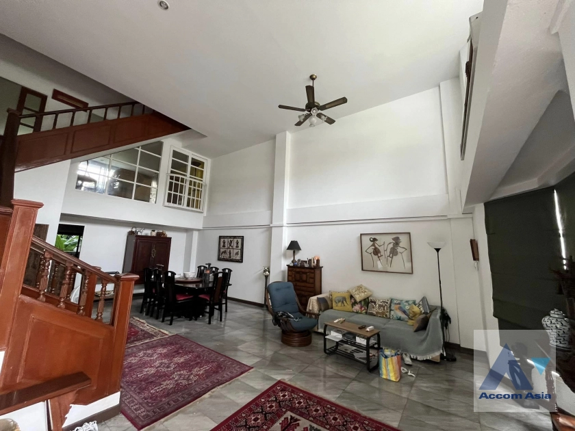 Home Office |  4 Bedrooms  Townhouse For Rent in Sathorn, Bangkok  near MRT Khlong Toei (AA42048)