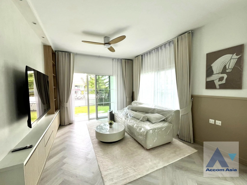 Fully Furnished, Pet friendly |  3 Bedrooms  Townhouse For Rent in Samutprakan, Samutprakan  (AA42050)