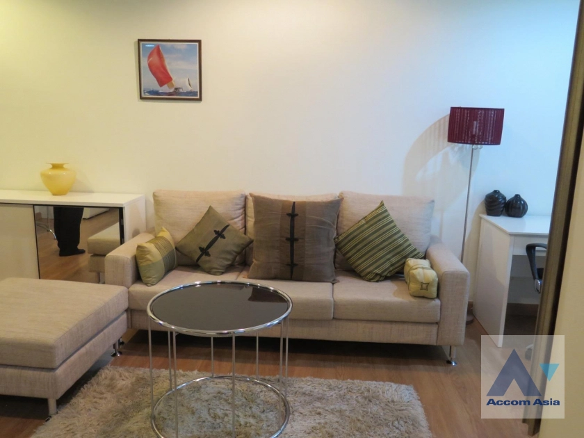  1 Bedroom  Condominium For Rent in Sukhumvit, Bangkok  near BTS Ekkamai (AA42064)