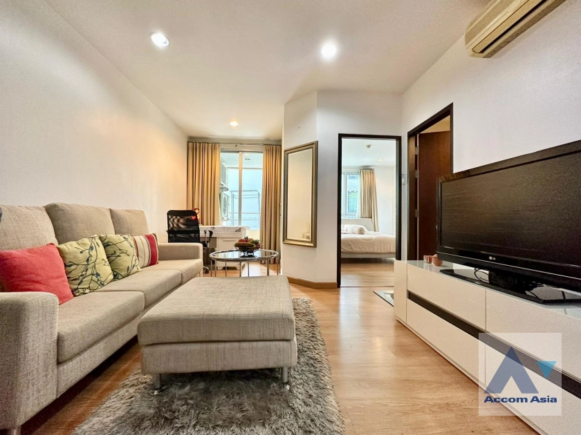  1 Bedroom  Condominium For Rent in Sukhumvit, Bangkok  near BTS Ekkamai (AA42064)