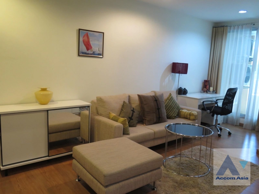  1 Bedroom  Condominium For Rent in Sukhumvit, Bangkok  near BTS Ekkamai (AA42064)