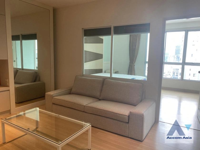 Fully Furnished |  1 Bedroom  Condominium For Rent in Silom, Bangkok  near BTS Chong Nonsi (AA42070)