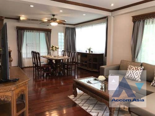 Newly renovated |  3 Bedrooms  House For Rent in Sathorn, Bangkok  near BTS Chong Nonsi - BTS Saint Louis (AA42073)