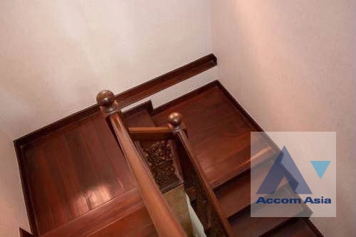 Newly renovated |  3 Bedrooms  House For Rent in Sathorn, Bangkok  near BTS Chong Nonsi - BTS Saint Louis (AA42073)