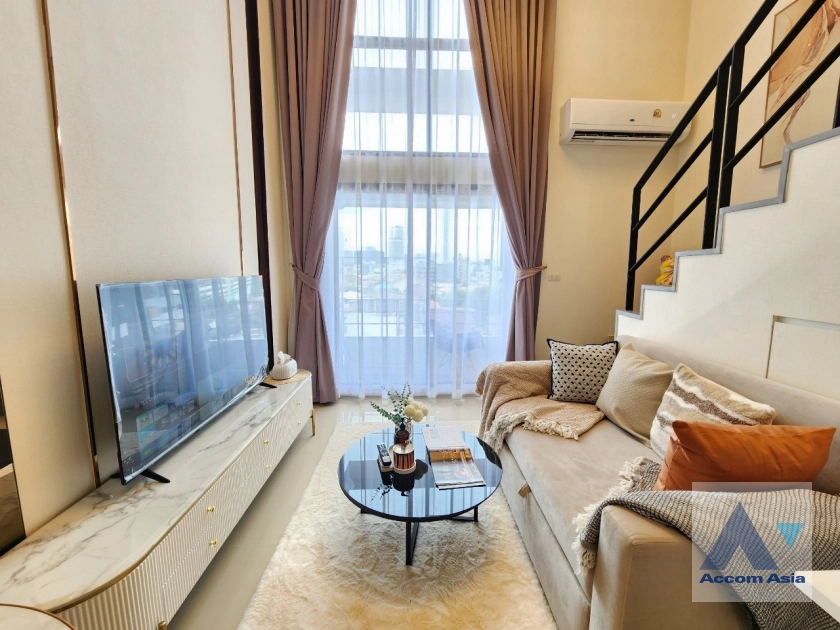 Duplex Condo |  1 Bedroom  Condominium For Sale in Phaholyothin, Bangkok  near MRT Ratchadaphisek (AA42074)