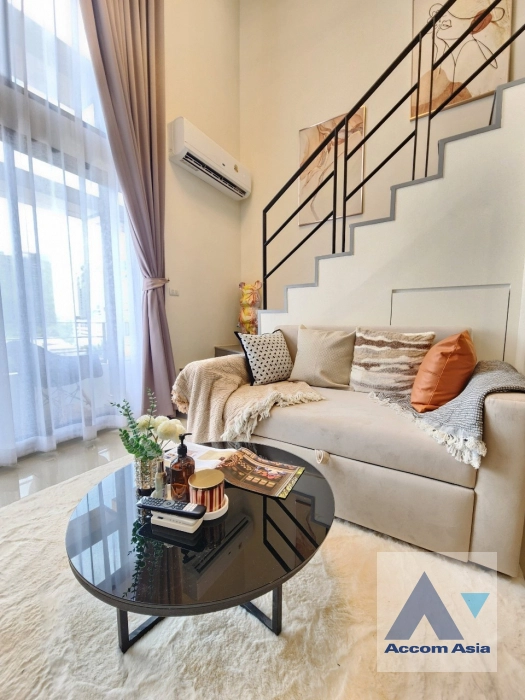 Duplex Condo |  1 Bedroom  Condominium For Sale in Phaholyothin, Bangkok  near MRT Ratchadaphisek (AA42074)