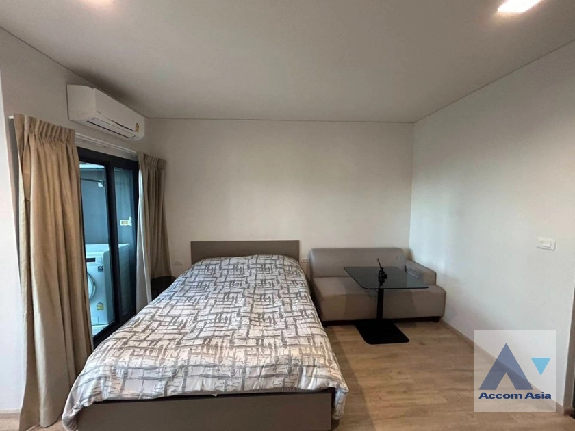  1 Bedroom  Condominium For Sale in Charoennakhon, Bangkok  (AA42075)