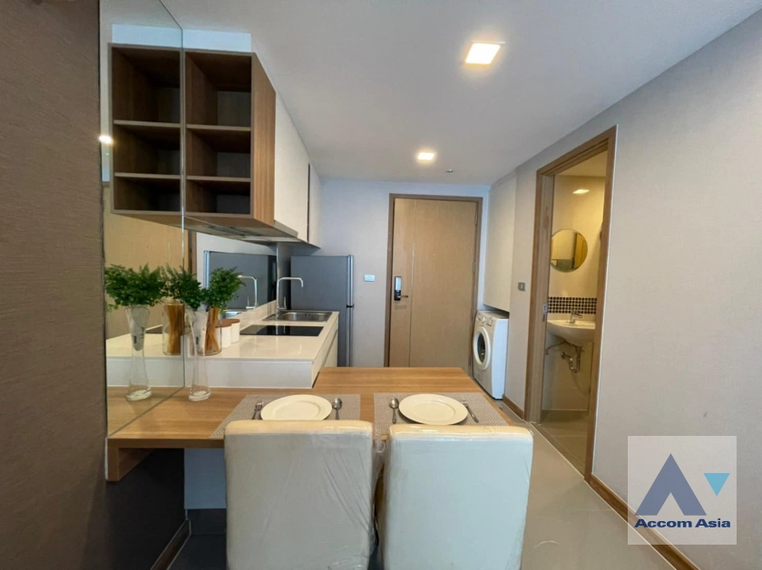 Fully Furnished |  1 Bedroom  Condominium For Sale in Sukhumvit, Bangkok  near BTS Nana (AA42082)