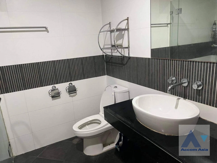 Fully Furnished |  1 Bedroom  Condominium For Rent & Sale in Sathorn, Bangkok  near BTS Chong Nonsi (AA42087)