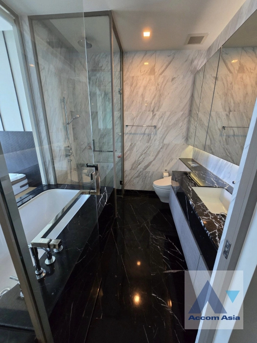 8  1 br Condominium For Sale in Silom ,Bangkok MRT Lumphini at Saladaeng One AA42088