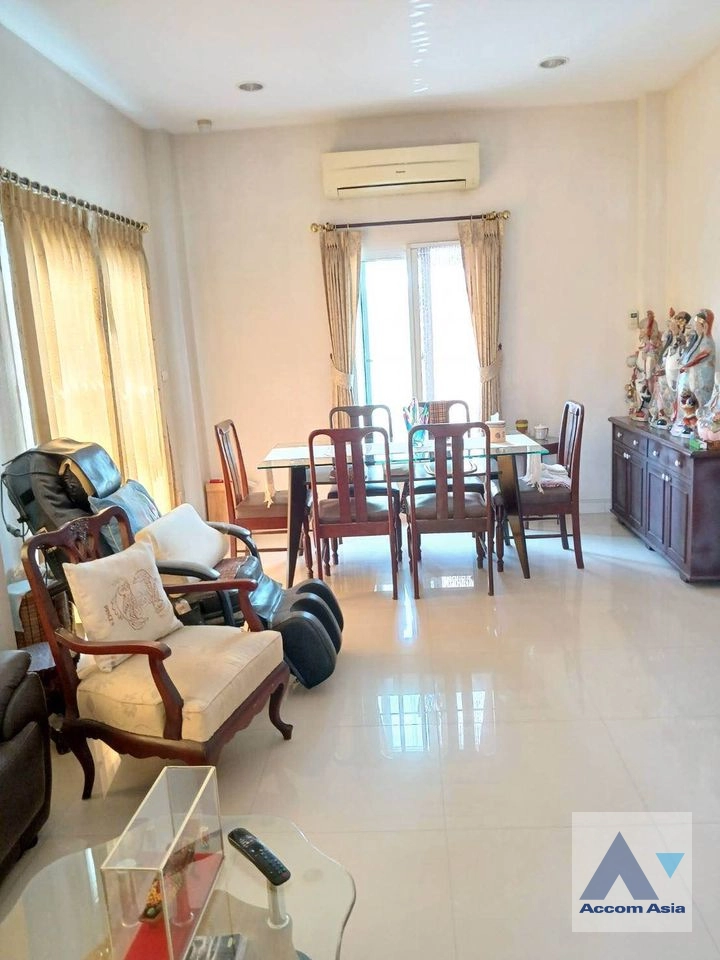  4 Bedrooms  House For Sale in Samutprakan, Samutprakan  (AA42089)