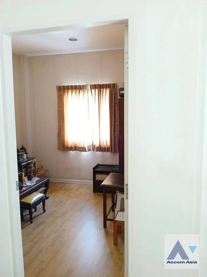 6  4 br House For Sale in Samutprakan ,Samutprakan  at House AA42089