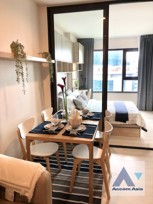 Fully Furnished |  1 Bedroom  Condominium For Rent in Ploenchit, Bangkok  near BTS Ploenchit (AA42095)