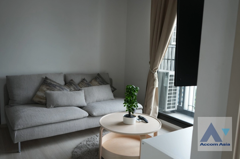  2 Bedrooms  Condominium For Rent in Ploenchit, Bangkok  near BTS Ploenchit (AA42096)