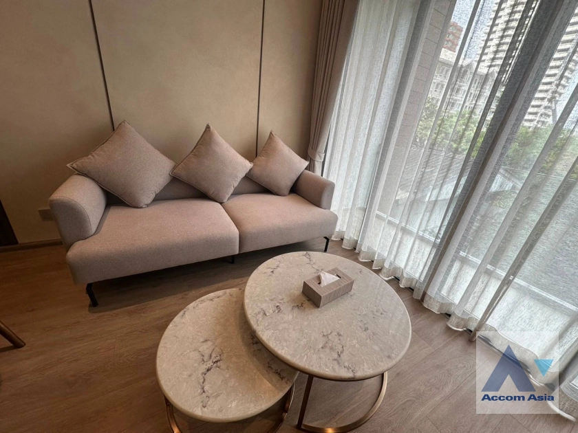  2 Bedrooms  Apartment For Rent in Sukhumvit, Bangkok  near BTS Phrom Phong (AA42097)