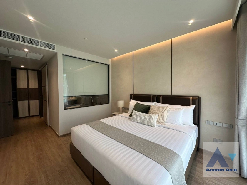  3 Bedrooms  Apartment For Rent in Sukhumvit, Bangkok  near BTS Phrom Phong (AA42098)