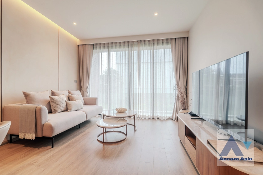  3 Bedrooms  Apartment For Rent in Sukhumvit, Bangkok  near BTS Phrom Phong (AA42098)