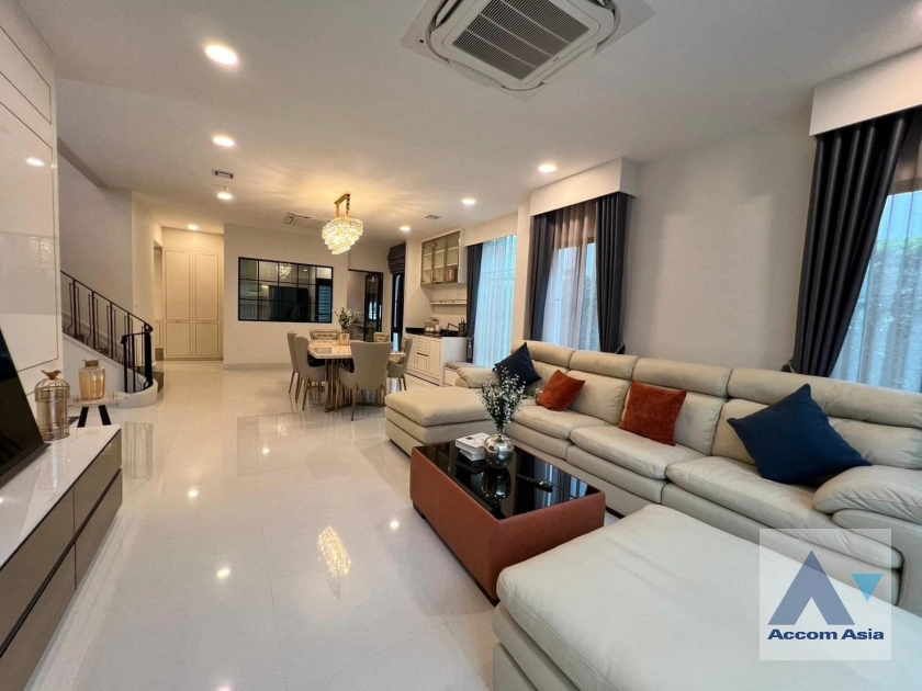  4 Bedrooms  House For Rent in Latkrabang, Bangkok  near ARL Ban Thap Chang (AA42109)