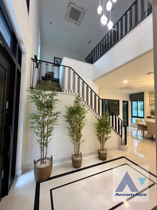 10  4 br House For Rent in Latkrabang ,Bangkok ARL Ban Thap Chang at Nantawan Rama 9 New Krungthepkreetha AA42109