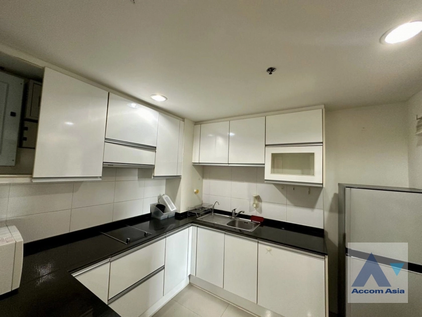  1 Bedroom  Condominium For Sale in Sukhumvit, Bangkok  near BTS Phrom Phong (AA42110)