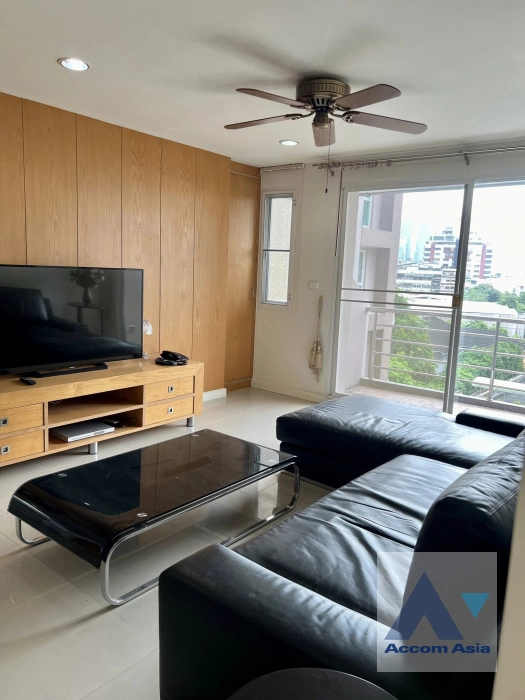  1 Bedroom  Condominium For Sale in Sukhumvit, Bangkok  near BTS Phrom Phong (AA42110)