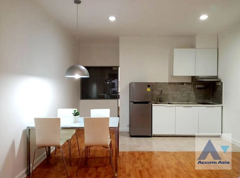  2 Bedrooms  Condominium For Rent in Sukhumvit, Bangkok  near BTS Phrom Phong (AA42115)