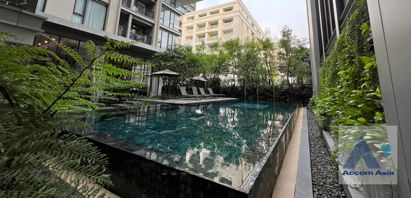  3 Bedrooms  Condominium For Rent in Ploenchit, Bangkok  near BTS Ratchadamri - MRT Silom (AA42119)