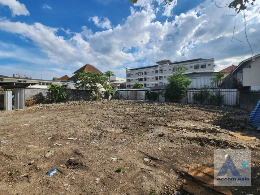  2  Land For Sale in Sukhumvit ,Bangkok BTS Punnawithi AA42132