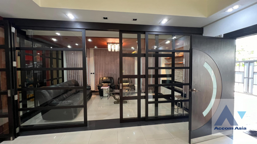  1  5 br House For Rent in Sukhumvit ,Bangkok BTS Phrom Phong AA42137