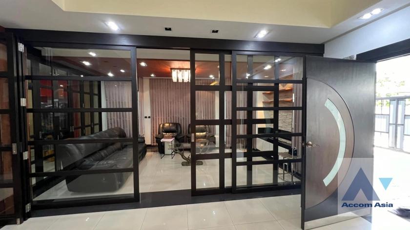  1  5 br House For Rent in Sukhumvit ,Bangkok BTS Phrom Phong AA42137