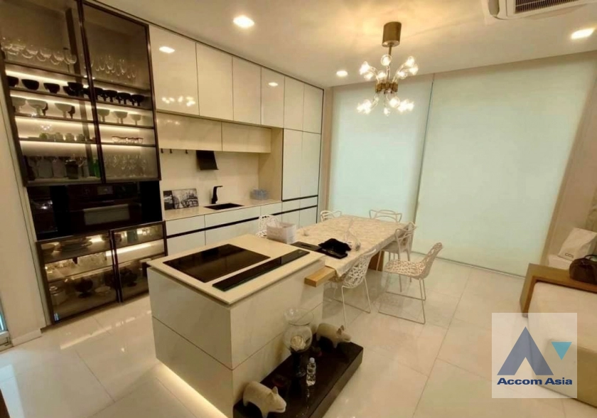  4 Bedrooms  House For Rent in Ratchadaphisek, Bangkok  (AA42147)