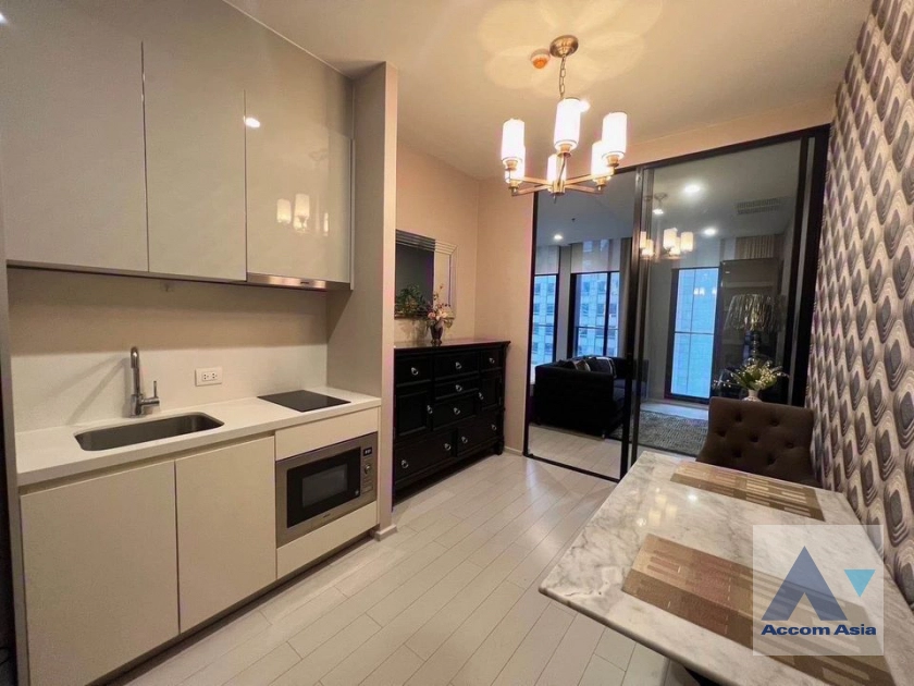 Condominium For Sale in Ploenchit, Bangkok Code AA42154