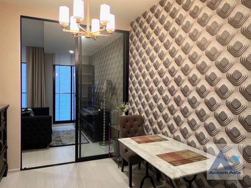  1 Bedroom  Condominium For Sale in Ploenchit, Bangkok  near BTS Ploenchit (AA42154)