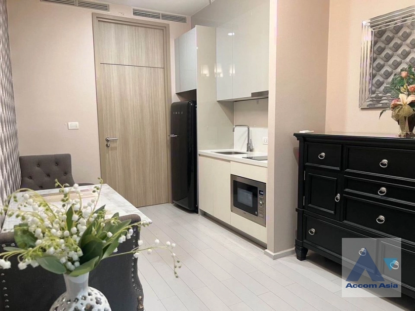  1 Bedroom  Condominium For Sale in Ploenchit, Bangkok  near BTS Ploenchit (AA42154)