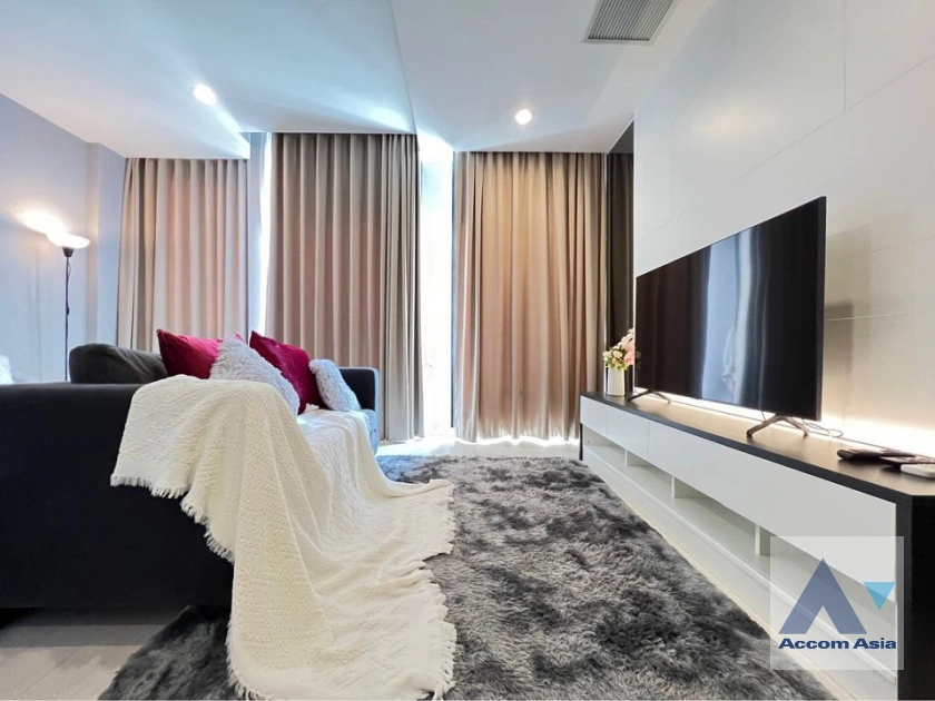 Fully Furnished |  1 Bedroom  Condominium For Rent in Ploenchit, Bangkok  near BTS Ploenchit (AA42155)