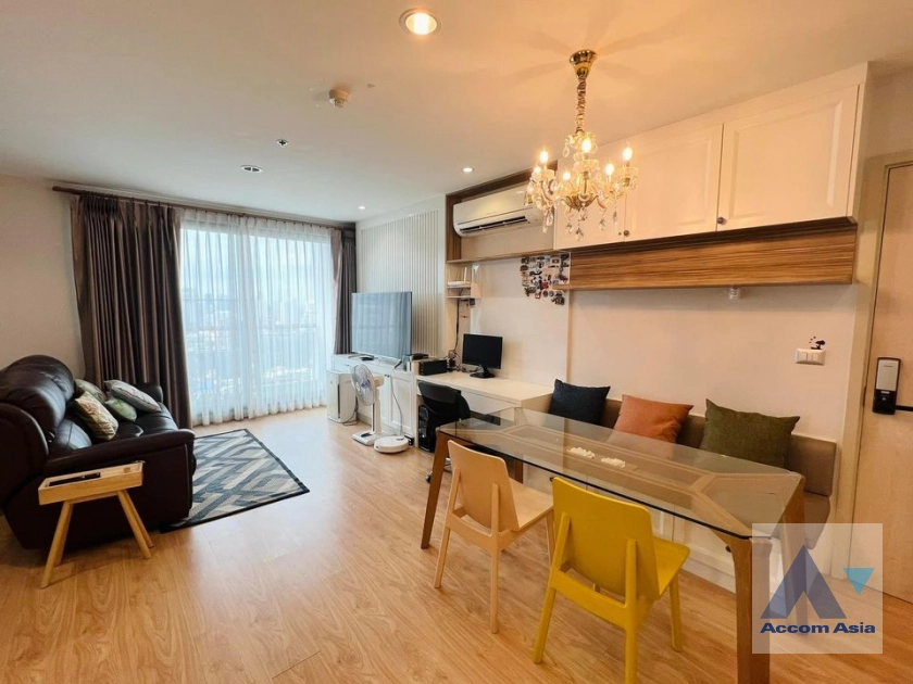  2 Bedrooms  Condominium For Sale in Sukhumvit, Bangkok  near BTS Ekkamai (AA42157)