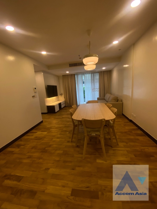  3 Bedrooms  Apartment For Rent in Sukhumvit, Bangkok  near BTS Thong Lo (AA42160)