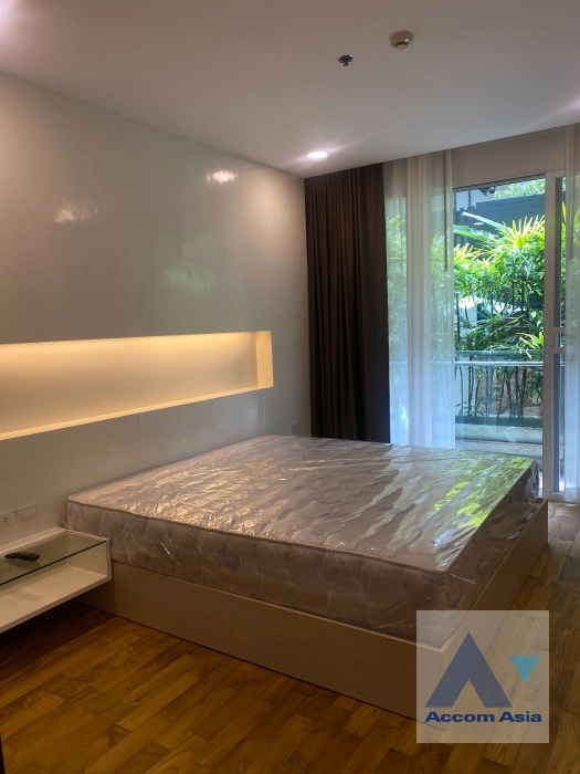  3 Bedrooms  Apartment For Rent in Sukhumvit, Bangkok  near BTS Thong Lo (AA42160)