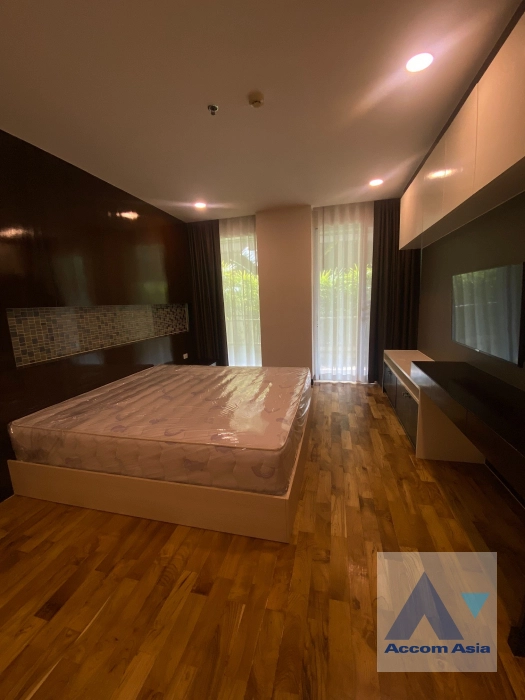  3 Bedrooms  Apartment For Rent in Sukhumvit, Bangkok  near BTS Thong Lo (AA42160)