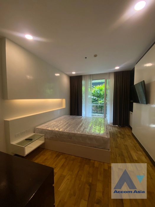  3 Bedrooms  Apartment For Rent in Sukhumvit, Bangkok  near BTS Thong Lo (AA42160)