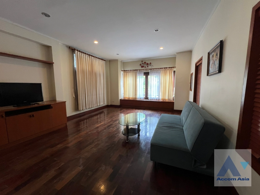 Home Office |  4 Bedrooms  House For Rent in Sukhumvit, Bangkok  near BTS Ekkamai (AA42165)