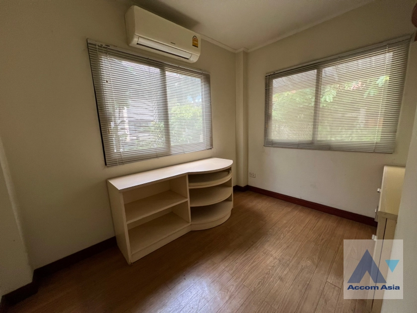 12  4 br House For Rent in Sukhumvit ,Bangkok BTS Ekkamai AA42165