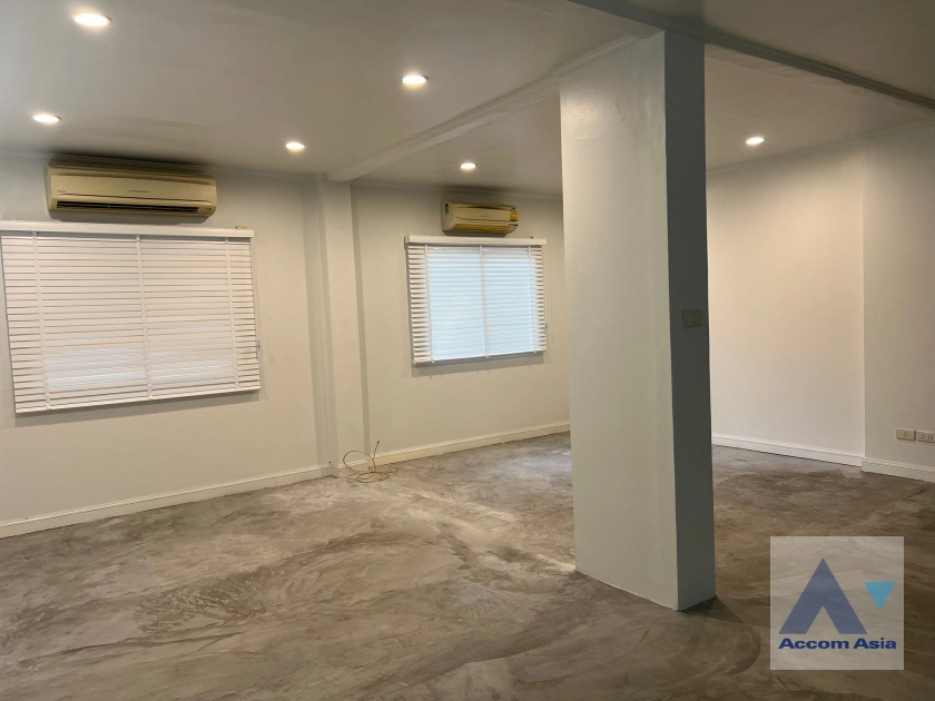 8  4 br House For Rent in Sukhumvit ,Bangkok BTS Ekkamai AA42165