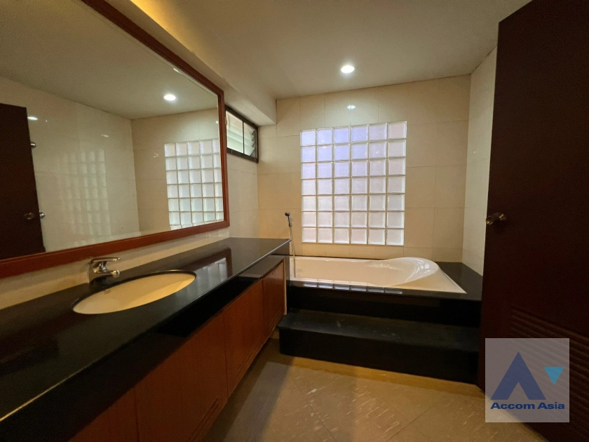 15  4 br House For Rent in Sukhumvit ,Bangkok BTS Ekkamai AA42165